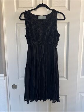 Black Sleeveless Floral Bodice Pleated Dress - Women - Size Medium